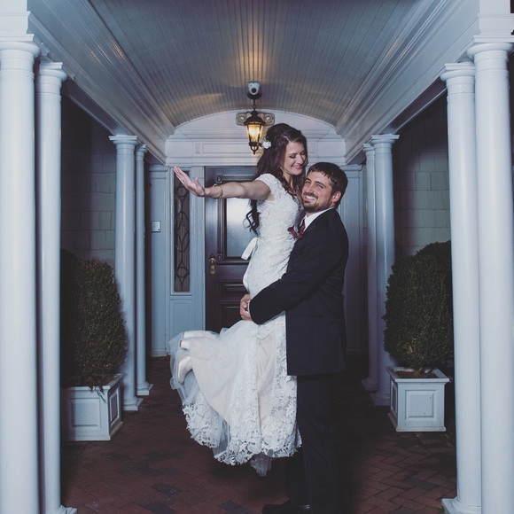 Meet your Posher, Loretta - Picture 1 of 6